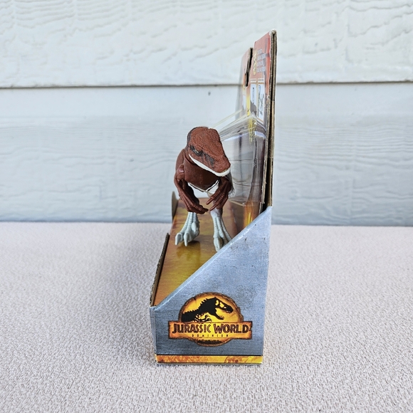 Jurassic World Dominion Atrociraptor Dinosaur Extreme Damage Mattel Red - Picture 4 of 7